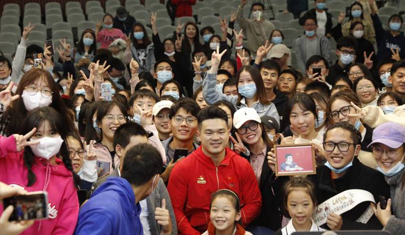 //www.xinggaochao.net/__local/6/9F/03/DE6CE6A5C61EA760417531B8561_1FBAD348_3EC55.jpg