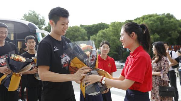 //www.xinggaochao.net/__local/E/2B/5A/E4F00E14BCB908073B27957EB0F_EC376027_10F35.jpg