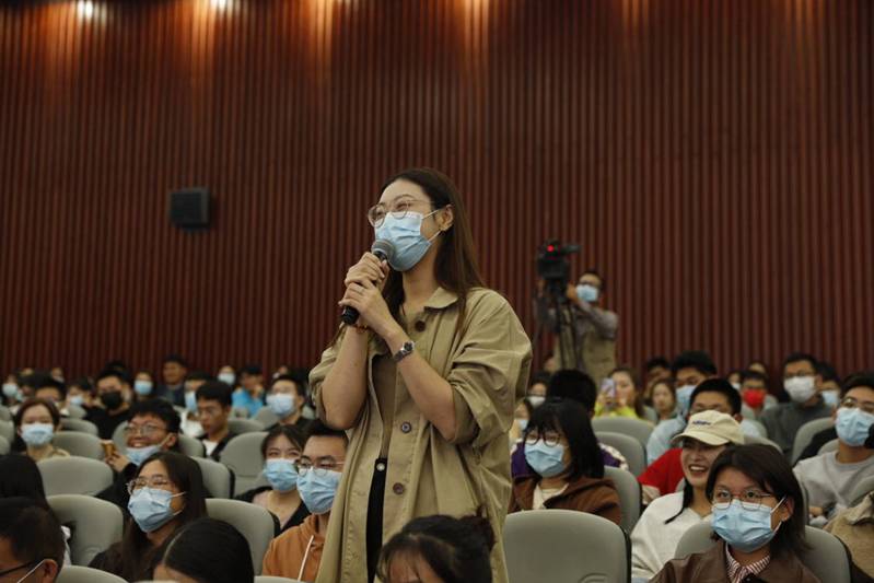 //www.xinggaochao.net/__local/C/E1/99/4433EDBCD99256AA414234FB784_BB2501C1_1518B.jpg