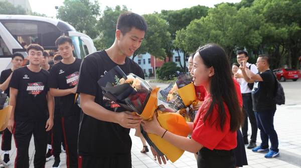 //www.xinggaochao.net/__local/F/8C/5F/E8048CC56A7D73BDB53E6196904_B2E642A2_13376.jpg